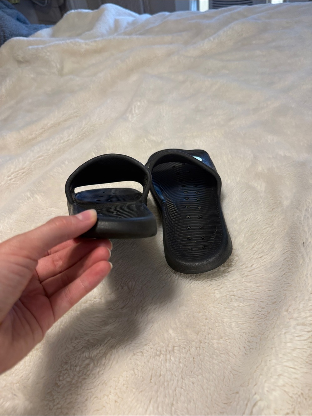 Nike women’s Black Slide Sandals - Picture 3 of 7